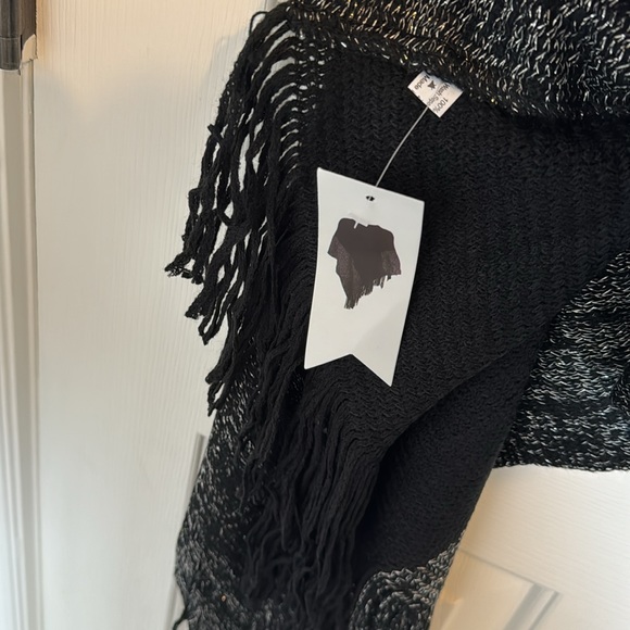 Black shawl - Picture 3 of 3